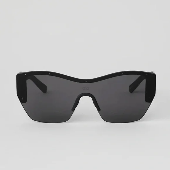 Alo Yoga Stunner Sunglasses Black - Picture 1 of 11